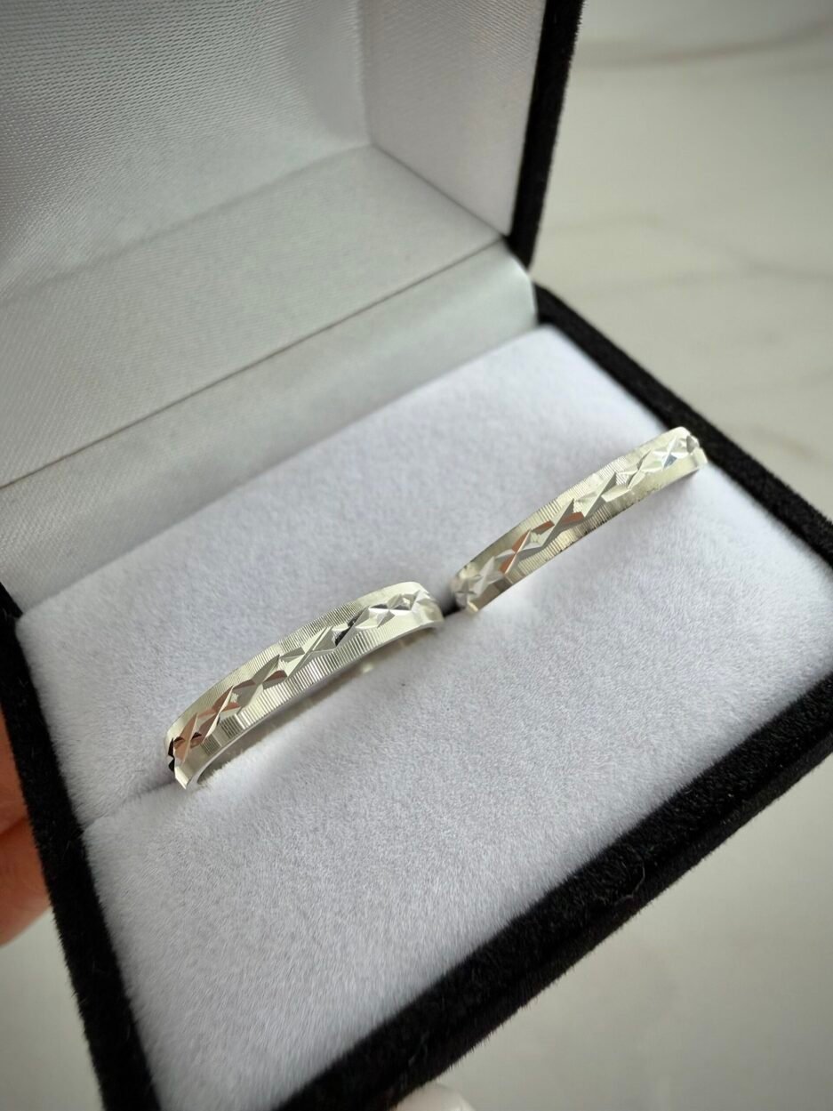 Alianzas facetadas en Plata 925